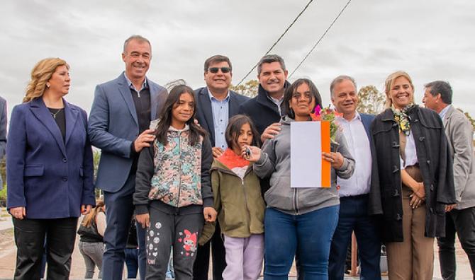 El Vicegobernador participó en la entrega de 135 viviendas en 9 de Julio