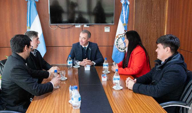 El vicegobernador Fabián Martín recibió al representante regional de Registrar Corp