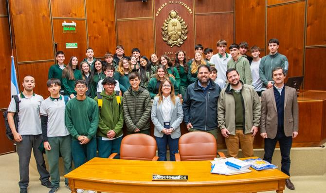 Estudiantes del Colegio Monseñor Dr. Audino Rodríguez y Olmos conocieron la Legislatura