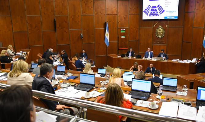 Aprobación unánime del Presupuesto, la Ley Impositiva y modificaciones del Código Tributario 