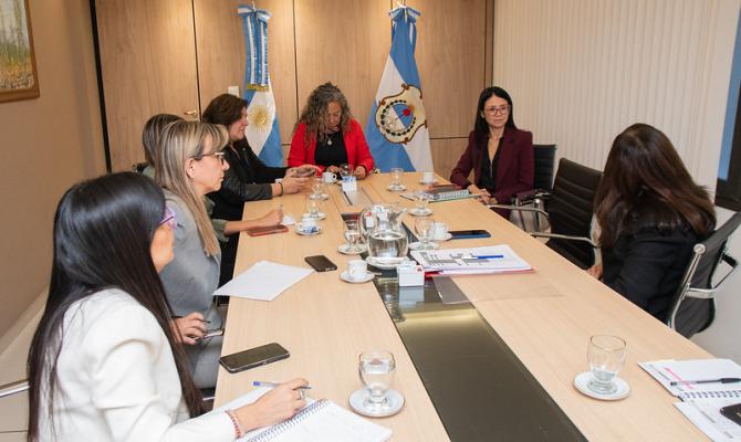 La comisión de Mujer recibió a la directora de Género