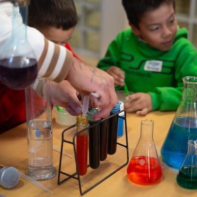 Ciencia y diversión con slime en la Legislatura