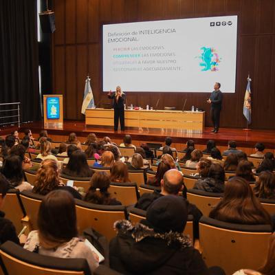 Docentes participan en el Ciclo de Educación Emocional en la Legislatura