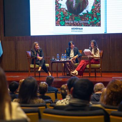 Presentaron el libro Efecto Paloma en la Legislatura