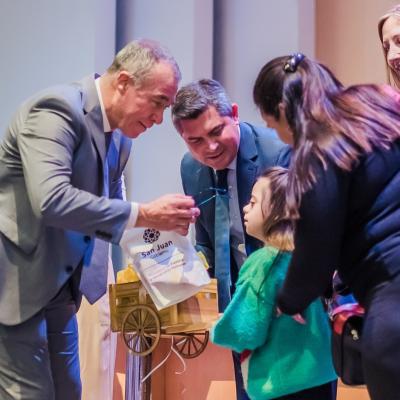 Se entregaron 1000 anteojos a 650 beneficiarios de Capital, Chimbas y 25 de Mayo