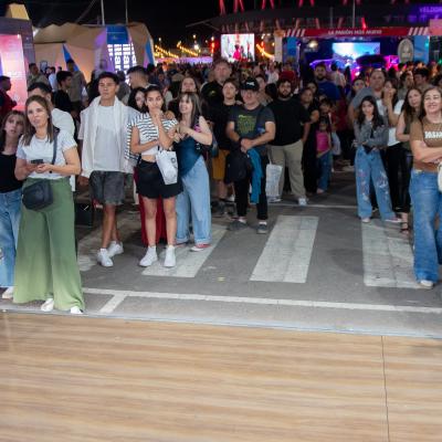 Tres noches de amplia convocatoria en el stand legislativo