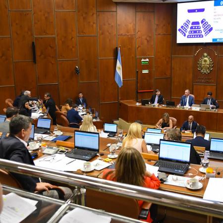 Aprobación unánime del Presupuesto, la Ley Impositiva y modificaciones del Código Tributario 