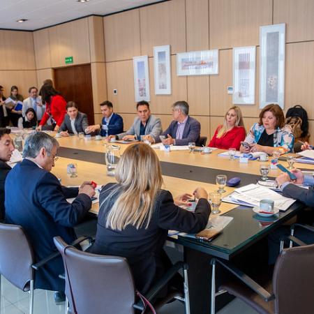 Diputados deliberaron en comisiones