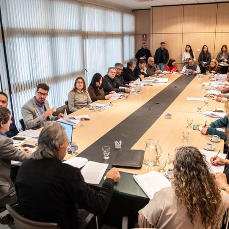 Diputados deliberaron en comisiones