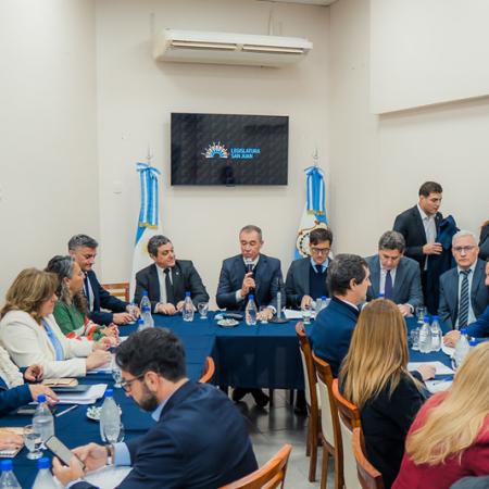 Las comisiones recibieron a los ministros por los acuerdos con Vicuña y Vialidad Nacional